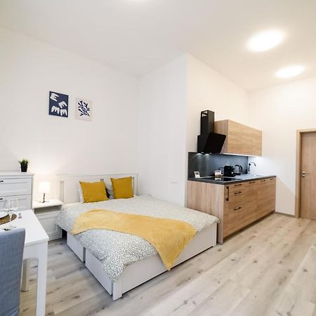 New Apartments Near Dancing House Prague Exterior photo