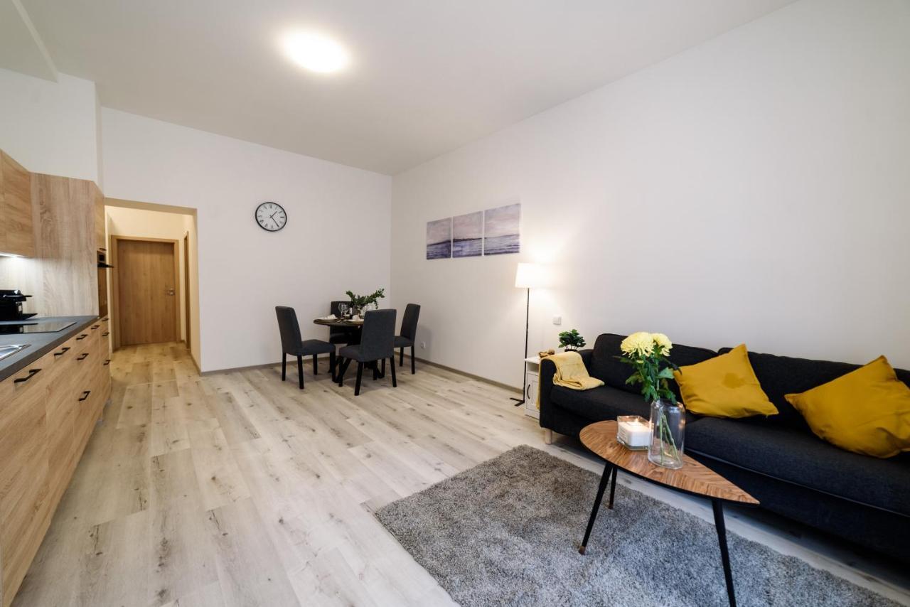 New Apartments Near Dancing House Prague Exterior photo